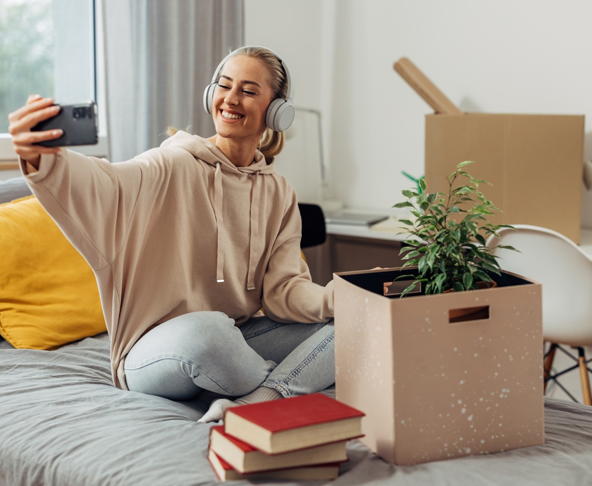 A college student is taking picture of herself with a front camera using Student Housing Internet - Datavalet - Datavalet